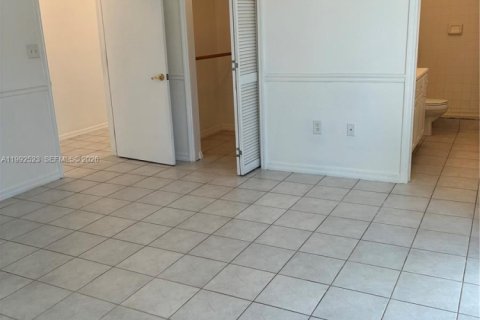 Снять в аренду виллу или дом в Катлер-Бей, Флорида 3 спальни, 127.18м2, № 2056882 - фото 6