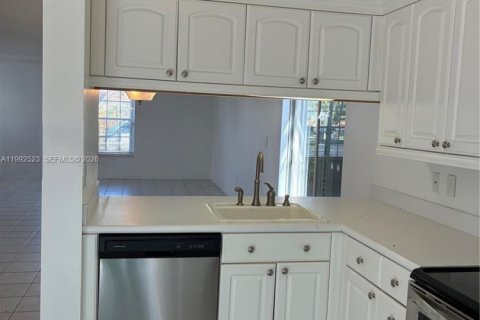 Снять в аренду виллу или дом в Катлер-Бей, Флорида 3 спальни, 127.18м2, № 2056882 - фото 5