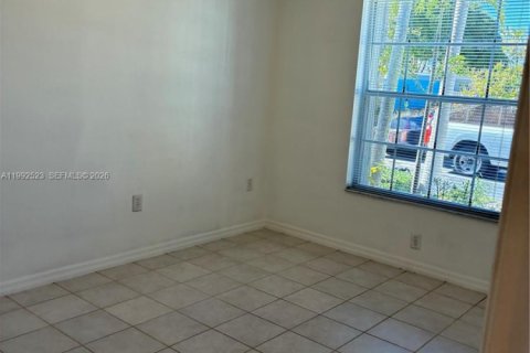 Снять в аренду виллу или дом в Катлер-Бей, Флорида 3 спальни, 127.18м2, № 2056882 - фото 10