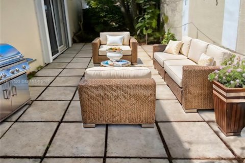 Снять в аренду виллу или дом в Катлер-Бей, Флорида 3 спальни, 127.18м2, № 2056882 - фото 2