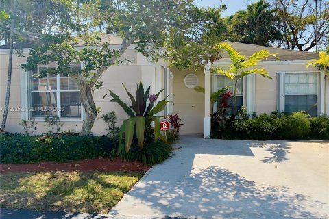 Снять в аренду виллу или дом в Катлер-Бей, Флорида 3 спальни, 127.18м2, № 2056882 - фото 1