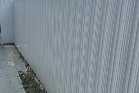 Immobilier commercial à vendre à Hialeah, Floride № 2081653 - photo 5