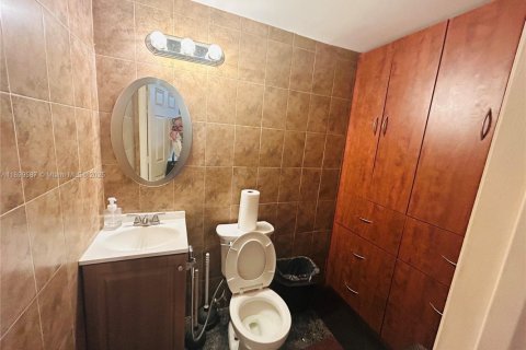 Immobilier commercial à vendre à Hialeah, Floride № 2081653 - photo 9