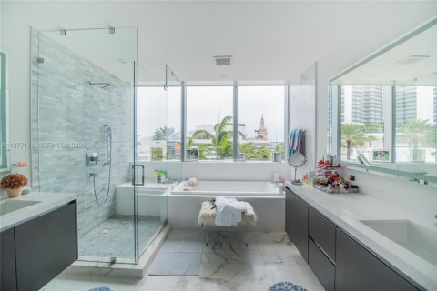 Copropriété à vendre à Miami, Floride: 3 chambres, 204.57 m2 № 2182015 - photo 15