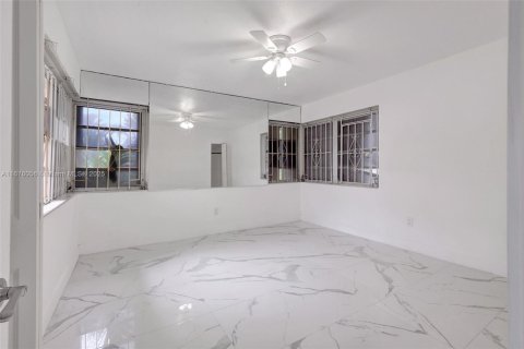 Villa ou maison à vendre à El Portal, Floride: 3 chambres, 137.4 m2 № 1936716 - photo 17