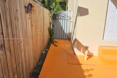 Villa ou maison à vendre à El Portal, Floride: 3 chambres, 137.4 m2 № 1936716 - photo 16