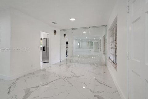 Villa ou maison à vendre à El Portal, Floride: 3 chambres, 137.4 m2 № 1936716 - photo 1