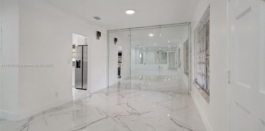 Casa en El Portal, Florida 3 dormitorios, 137.4 m2 № 1936716