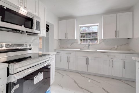 Villa ou maison à vendre à El Portal, Floride: 3 chambres, 137.4 m2 № 1936716 - photo 4