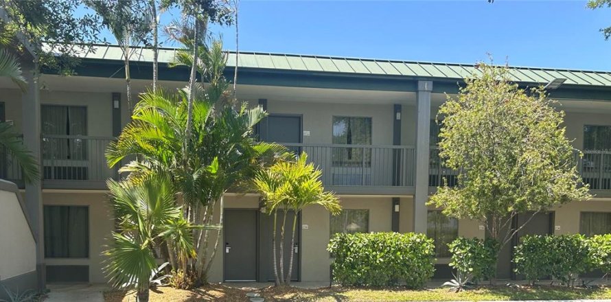 Condo in Sarasota, Florida, 4 rooms  № 2110809