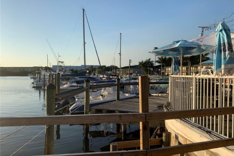Condo in Sarasota, Florida, 4 rooms  № 2110809 - photo 24
