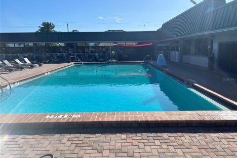 Condo in Sarasota, Florida, 4 rooms  № 2110809 - photo 29