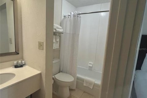 Condo in Sarasota, Florida, 4 rooms  № 2110809 - photo 9