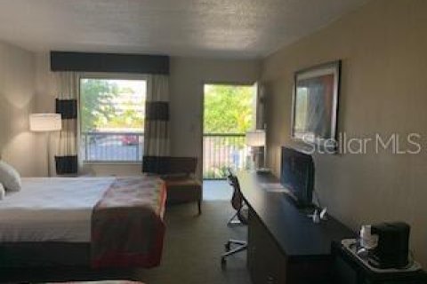 Condo in Sarasota, Florida, 4 rooms  № 2110809 - photo 3