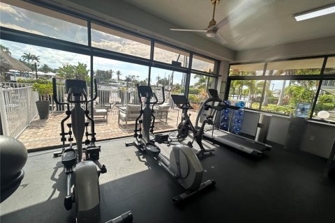 Condo in Sarasota, Florida, 4 rooms  № 2110809 - photo 13