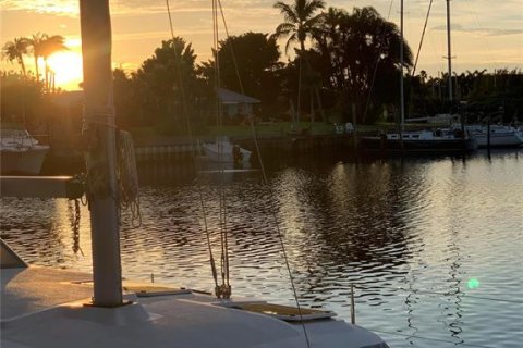 Condo in Sarasota, Florida, 4 rooms  № 2110809 - photo 26