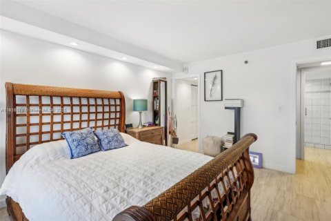 Condo in Miami Beach, Florida, 2 bedrooms  № 2014064 - photo 7