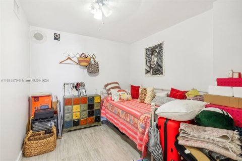 Condo in Miami Beach, Florida, 2 bedrooms  № 2014064 - photo 5