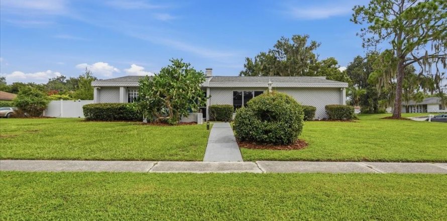 Villa ou maison à Lakeland, Floride 4 chambres, 241.17 m2 № 2199989