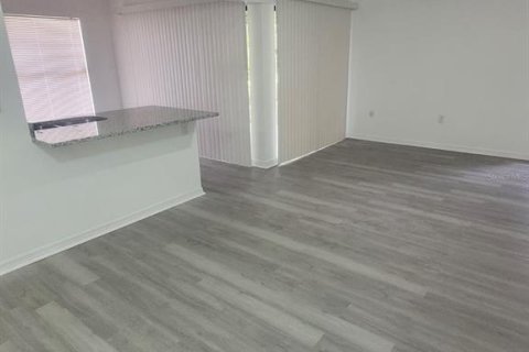 Casa en alquiler en Kissimmee, Florida, 2 dormitorios, 85.38 m2 № 1908809 - foto 3