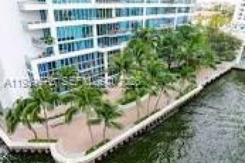 Купить коммерческую недвижимость в Майами, Флорида № 1997591 - фото 23