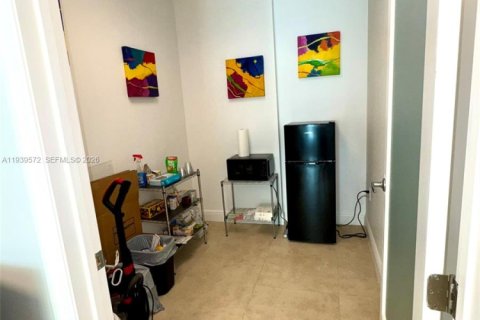 Купить коммерческую недвижимость в Майами, Флорида № 1997591 - фото 13