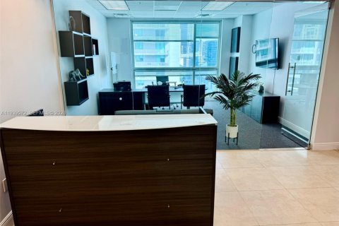 Купить коммерческую недвижимость в Майами, Флорида № 1997591 - фото 9