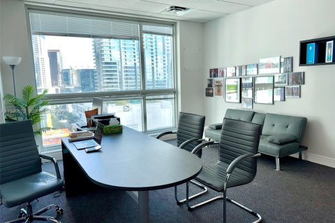 Купить коммерческую недвижимость в Майами, Флорида № 1997591 - фото 19