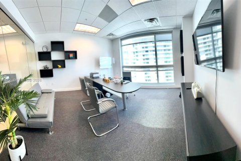 Купить коммерческую недвижимость в Майами, Флорида № 1997591 - фото 14