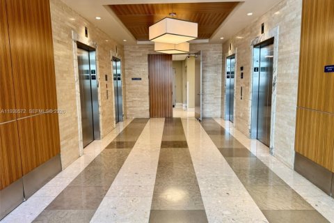 Купить коммерческую недвижимость в Майами, Флорида № 1997591 - фото 5