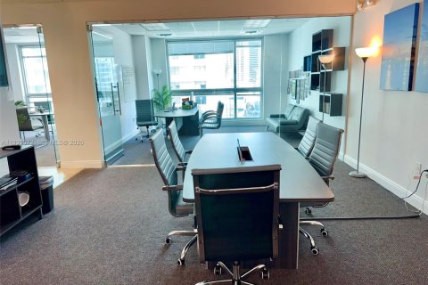 Купить коммерческую недвижимость в Майами, Флорида № 1997591 - фото 18