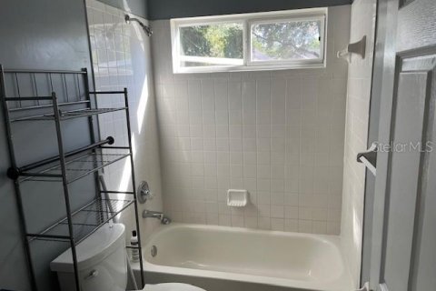House in Gainesville, Florida 3 bedrooms, 126.63 sq.m. № 2379342 - photo 2