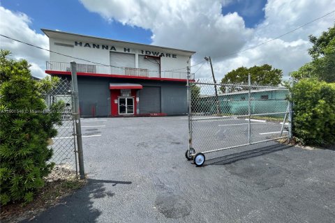 Propiedad comercial en venta en Oakland Park, Florida № 1764094 - foto 20
