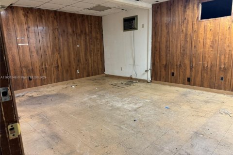 Propiedad comercial en venta en Oakland Park, Florida № 1764094 - foto 17