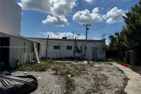 Propiedad comercial en venta en Oakland Park, Florida № 1764094 - foto 7