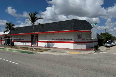 Propiedad comercial en venta en Oakland Park, Florida № 1764094 - foto 1