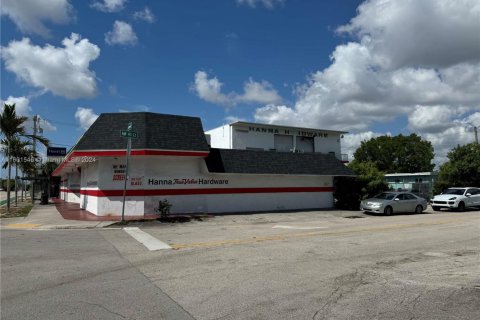 Propiedad comercial en venta en Oakland Park, Florida № 1764094 - foto 2