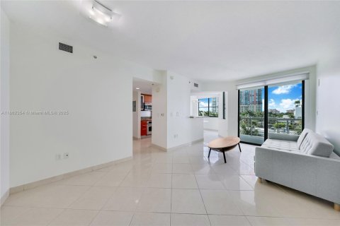 Condominio en venta en Miami Beach, Florida, 1 dormitorio, 76.74 m2 № 1890822 - foto 2