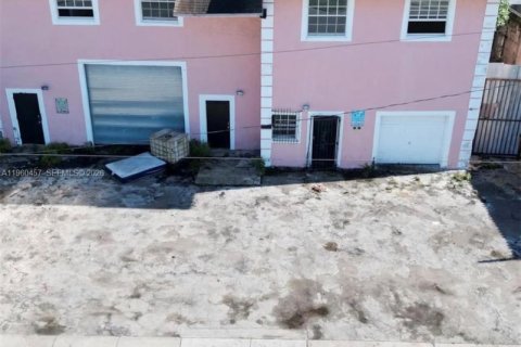 Commercial property in Miami, Florida № 2027712