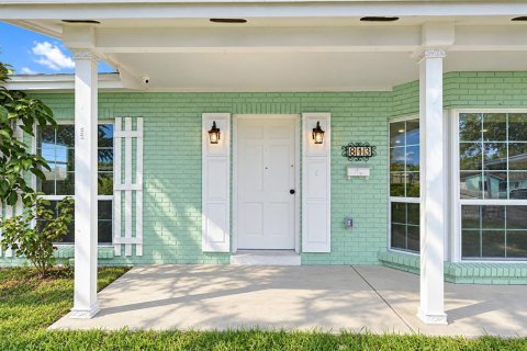 Casa en venta en Tampa, Florida, 5 dormitorios, 225.29 m2 № 2386611 - foto 3