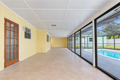 Casa en venta en Tampa, Florida, 5 dormitorios, 225.29 m2 № 2386611 - foto 29