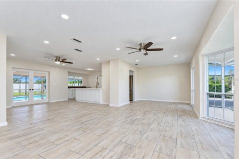 Casa en venta en Tampa, Florida, 5 dormitorios, 225.29 m2 № 2386611 - foto 6
