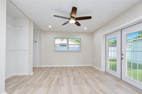 Casa en venta en Tampa, Florida, 5 dormitorios, 225.29 m2 № 2386611 - foto 24