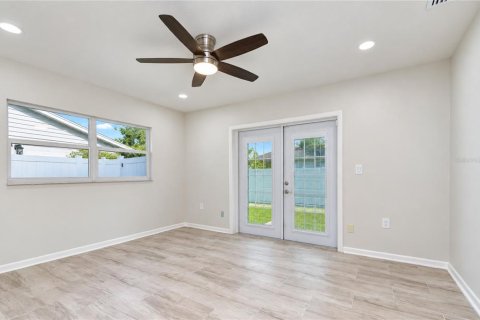 Casa en venta en Tampa, Florida, 5 dormitorios, 225.29 m2 № 2386611 - foto 23