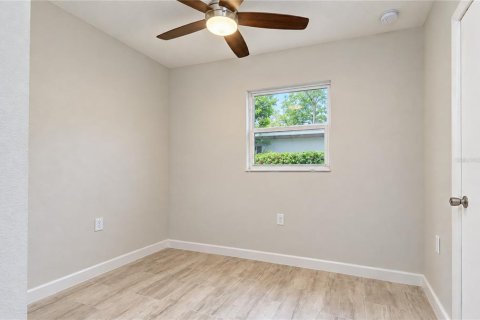 Casa en venta en Tampa, Florida, 5 dormitorios, 225.29 m2 № 2386611 - foto 17