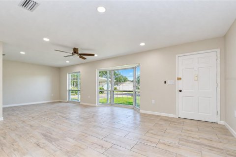 Casa en venta en Tampa, Florida, 5 dormitorios, 225.29 m2 № 2386611 - foto 4