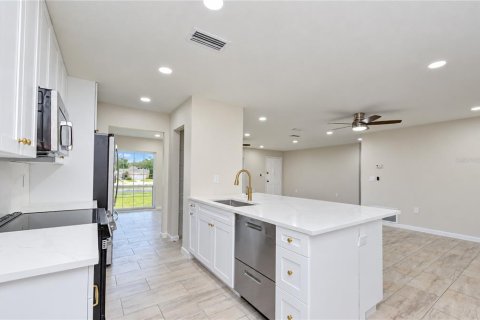 Casa en venta en Tampa, Florida, 5 dormitorios, 225.29 m2 № 2386611 - foto 12