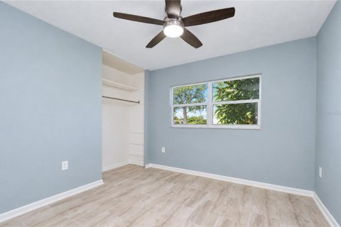 Casa en venta en Tampa, Florida, 5 dormitorios, 225.29 m2 № 2386611 - foto 22