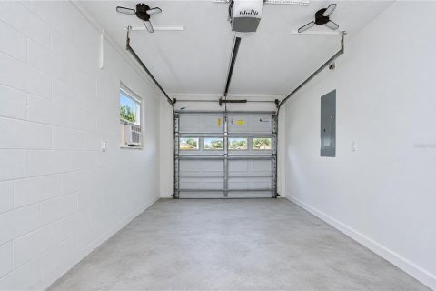 Casa en venta en Tampa, Florida, 5 dormitorios, 225.29 m2 № 2386611 - foto 16