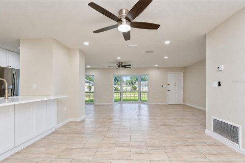 Casa en venta en Tampa, Florida, 5 dormitorios, 225.29 m2 № 2386611 - foto 19